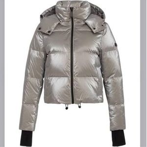 NEW BCBG Maxazria Metallic Platinum Silver Puffer Winter Ski Jacket Womens Small